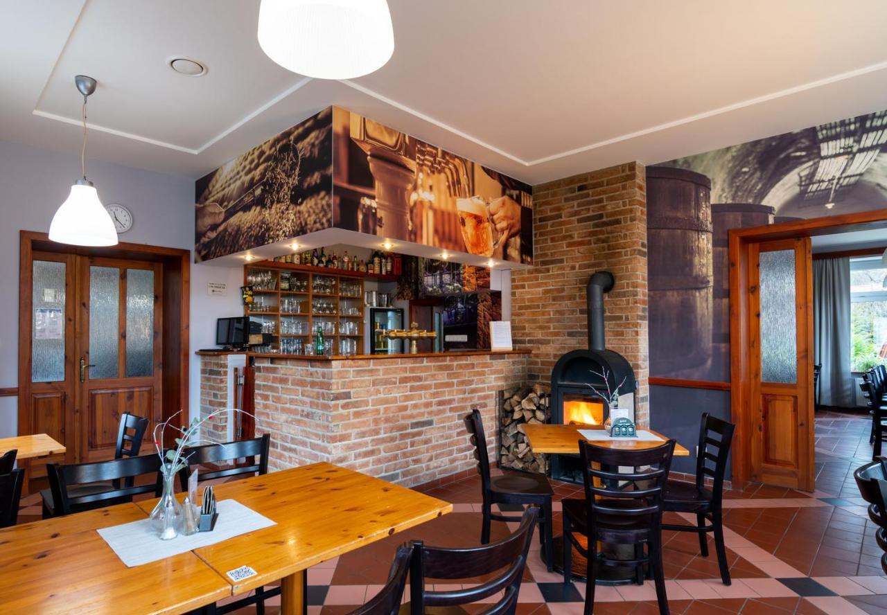 Hotel U Berounky Srbsko Экстерьер фото